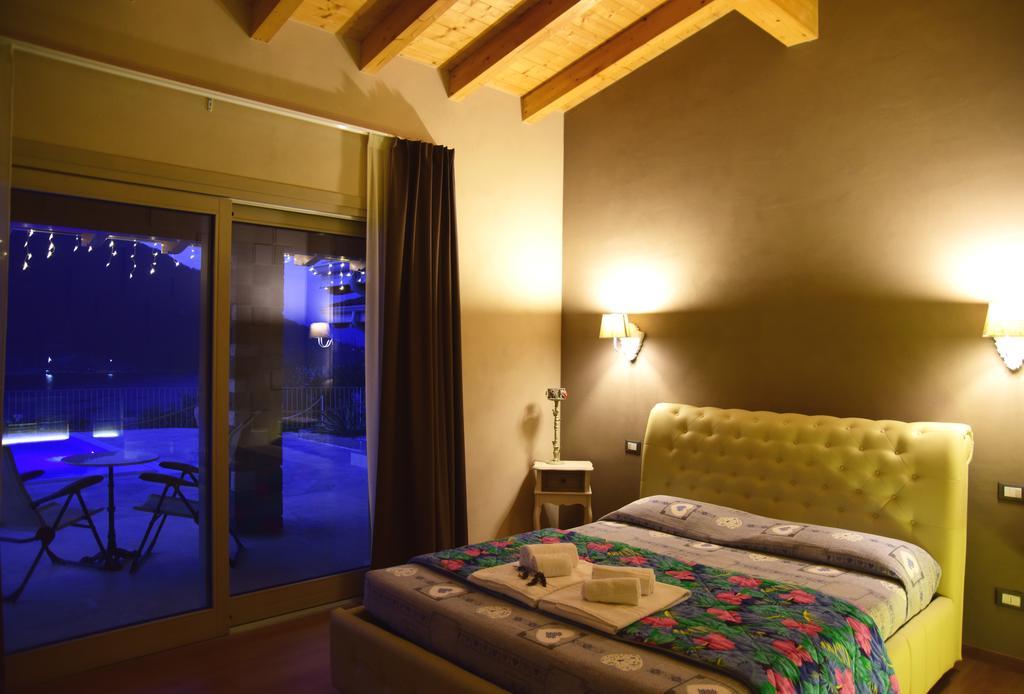 Agriturismo Le Fontane Sale Marasino Szoba fotó